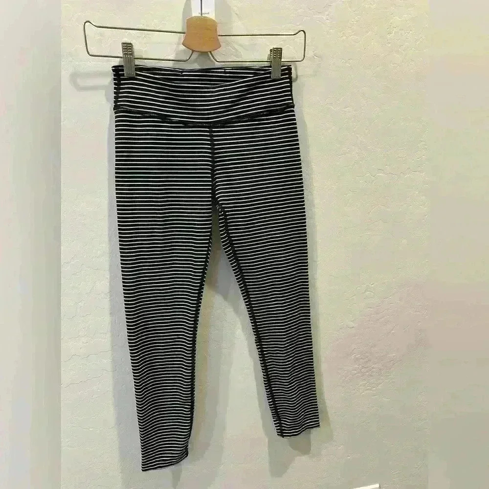 ivivva athletic leggings. KIDS SIZE 12, size under woman’s XXS